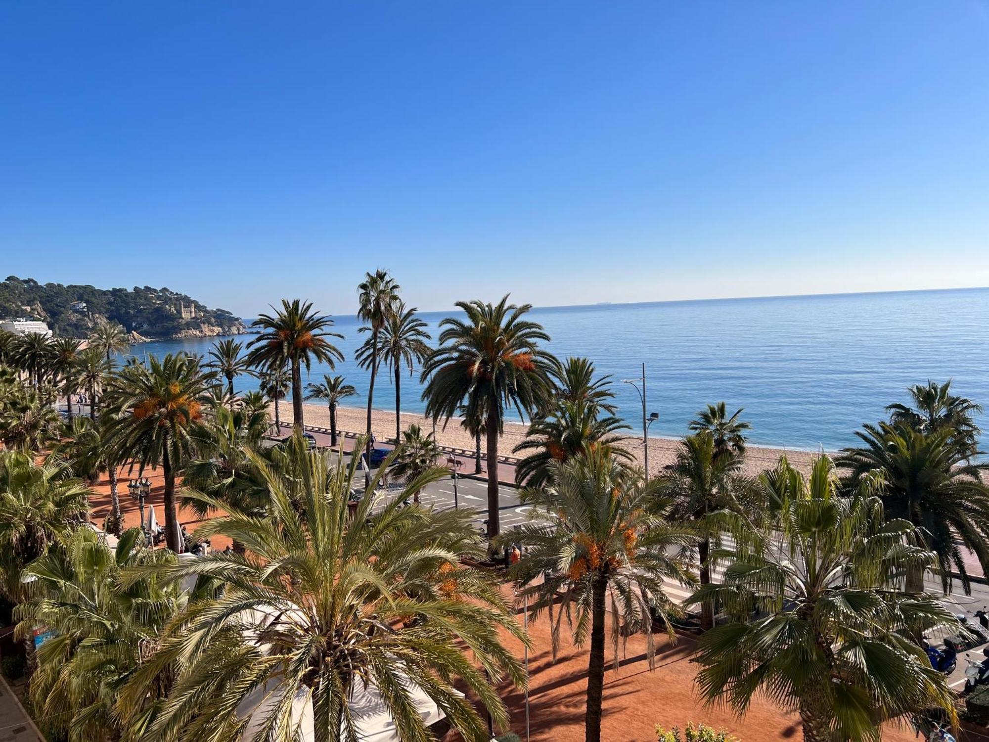 Mediterranean Apartment In Lloret De Mar Next To The Sea Екстериор снимка